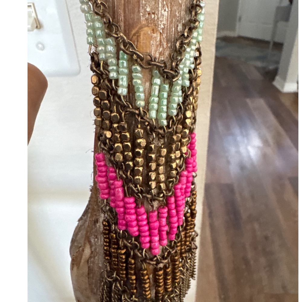 Women's bohemian-style seed metal beaded fringe necklaceā green pink accents